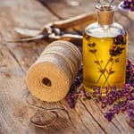 10 ประโยชน์สุขภาพจากน้ำมันหอมระเหยลาเวนเดอร์ (Lavender Essential Oil)